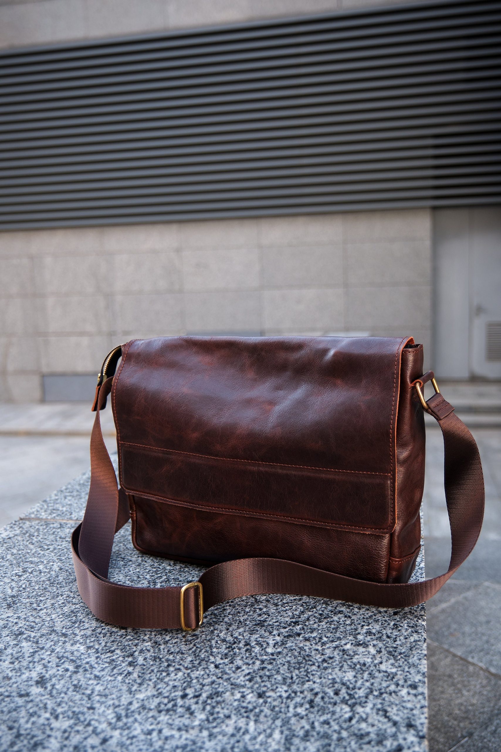 Personalized Brown Leather Laptop Messenger Bag: Full Grain Personalized Brown Leather Laptop Messenger Bag: Full Grain